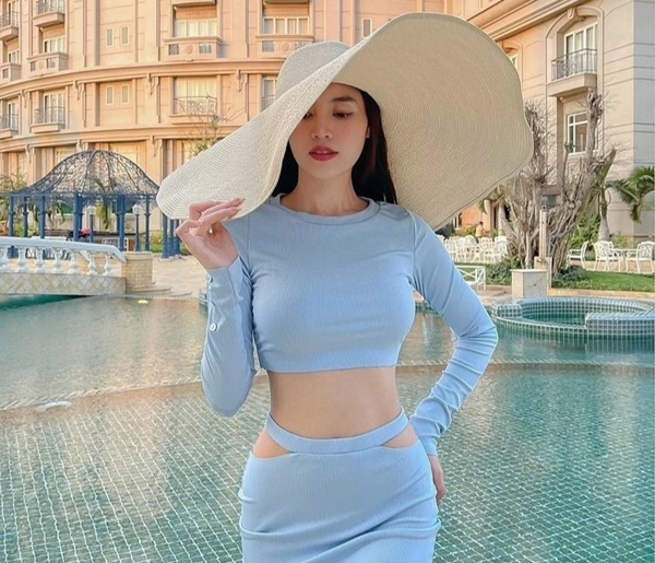 Chi Pu, Kim Kardashian diện mốt váy áo cắt xẻ-2