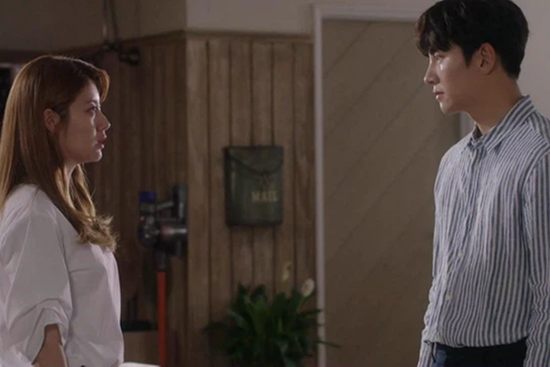 Đuổi vợ ra ngoài suy ngẫm vì trót biếu mẹ đẻ 500 nghìn, 2 tiếng sau chồng ra tìm thì 