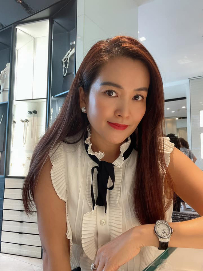 Nhan sắc U50 của nữ đại gia là vợ MC Bình Minh-8