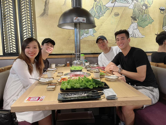 Xuất hiện đúng dịp nghỉ lễ, Viên Minh vợ Công Phượng gây bất ngờ với vóc dáng tăng cân đáng kể, phải chăng là sắp đón con đầu lòng?-1