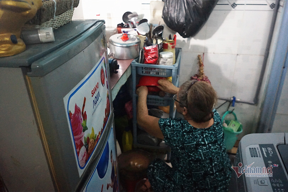 Nghệ sĩ Trung Vinh: Ở nhà trọ 12 m2, vợ chịu đựng chăm sóc, con bỏ mặc-5