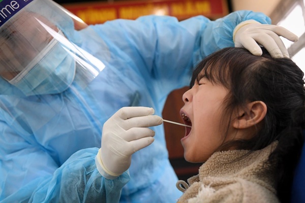 Nữ nhân viên karaoke nhiễm nCoV tiếp xúc nhiều người ở Hà Nội-1