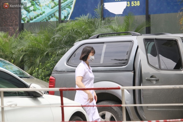 Hà Nội: Cận cảnh phun khử khuẩn chung cư nơi nữ nhân viên quán bar dương tính SARS-CoV-2 sinh sống-3