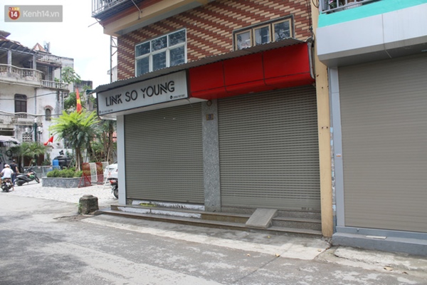 Hà Nội: Cận cảnh phun khử khuẩn chung cư nơi nữ nhân viên quán bar dương tính SARS-CoV-2 sinh sống-10