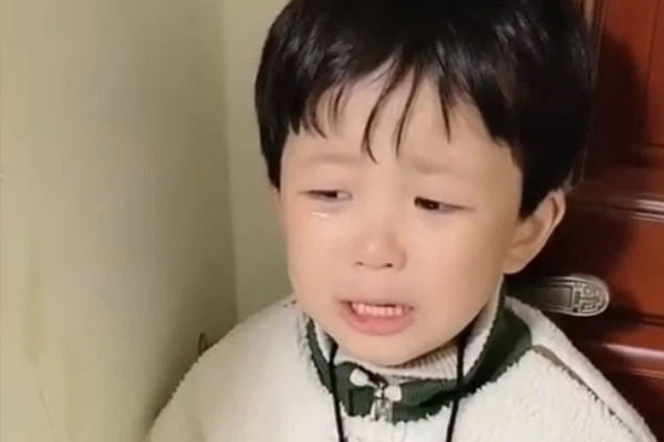 Công chúa nhà HH Hà Kiều Anh đối đáp siêu đáng yêu, chị em chấp nhận sự thật : Đúng là trong nhà mẹ đóng vai ác!-9