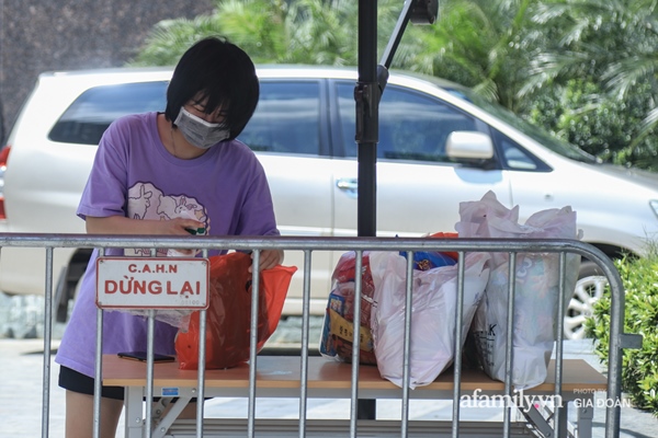 Hà Nội phong tỏa chung cư có nữ nhân viên quán bar ở Vĩnh Phúc dương tính SARS-CoV-2 sau khi tiếp xúc chuyên gia Trung Quốc-3