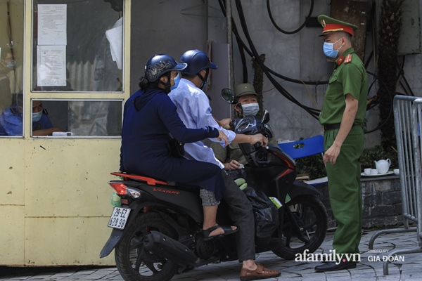 Hà Nội phong tỏa chung cư có nữ nhân viên quán bar ở Vĩnh Phúc dương tính SARS-CoV-2 sau khi tiếp xúc chuyên gia Trung Quốc-9