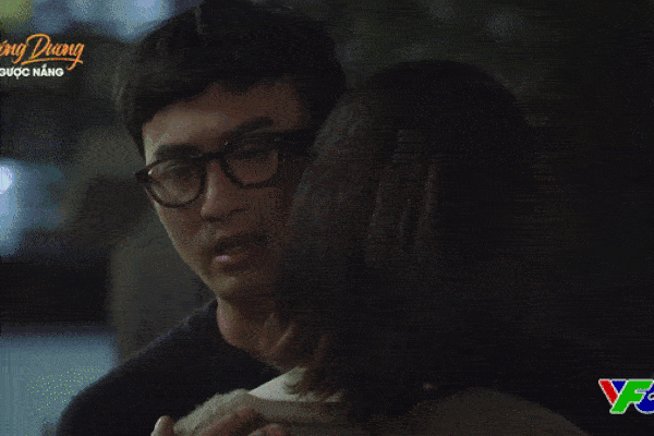 Hướng dương ngược nắng tập 62: Bà Cúc sốc khi ông Quân công khai chuyện hẹn hò Diễm Loan, Ngọc đến xin lỗi Minh để rộng đường” đến với Trí?-1