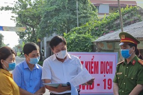 Thêm một nữ nhân viên quán bar ở Vĩnh Phúc dương tính SARS-CoV-2, Hà Nội phong tỏa một con ngõ trên phố Bùi Thị Xuân-2