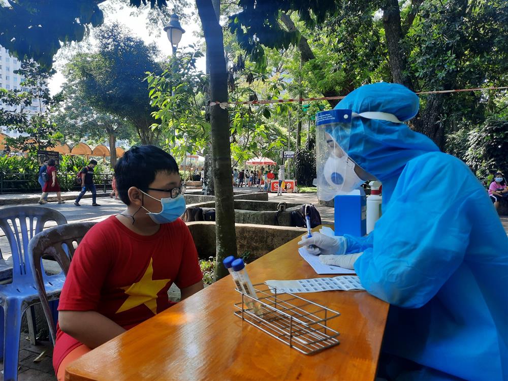 TP.HCM: Mở rộng xét nghiệm ngẫu nhiên tại các khu vui chơi, chợ, đối tượng nguy cơ cao-1