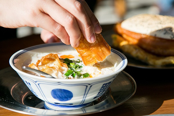 Các gia đình cần bỏ ngay sai lầm này khi ăn bún phở buổi sáng vì có thể làm hại thận, hại dạ dày-7