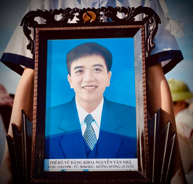 Chủ tịch nước: Xem xét công nhận liệt sĩ đối với nam sinh Nghệ An quên mình lao ra biển cứu sống 4 nữ sinh-2