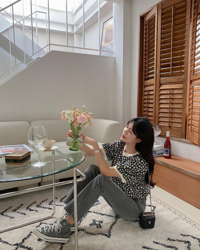 10 cách diện áo hoa cực xinh yêu từ gái Hàn, áp dụng theo thì style chỉ có chuẩn sang xịn-9