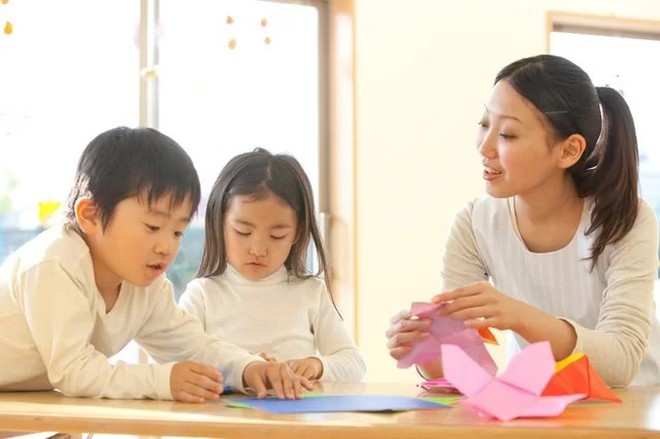 Tranh thủ về ngoại dịp nghỉ lễ, ngày lên thành phố thì sững sờ thấy quần áo của tôi bị bỏ ở ngoài cổng còn mẹ chồng thì đi hỏi vợ cho con trai-1