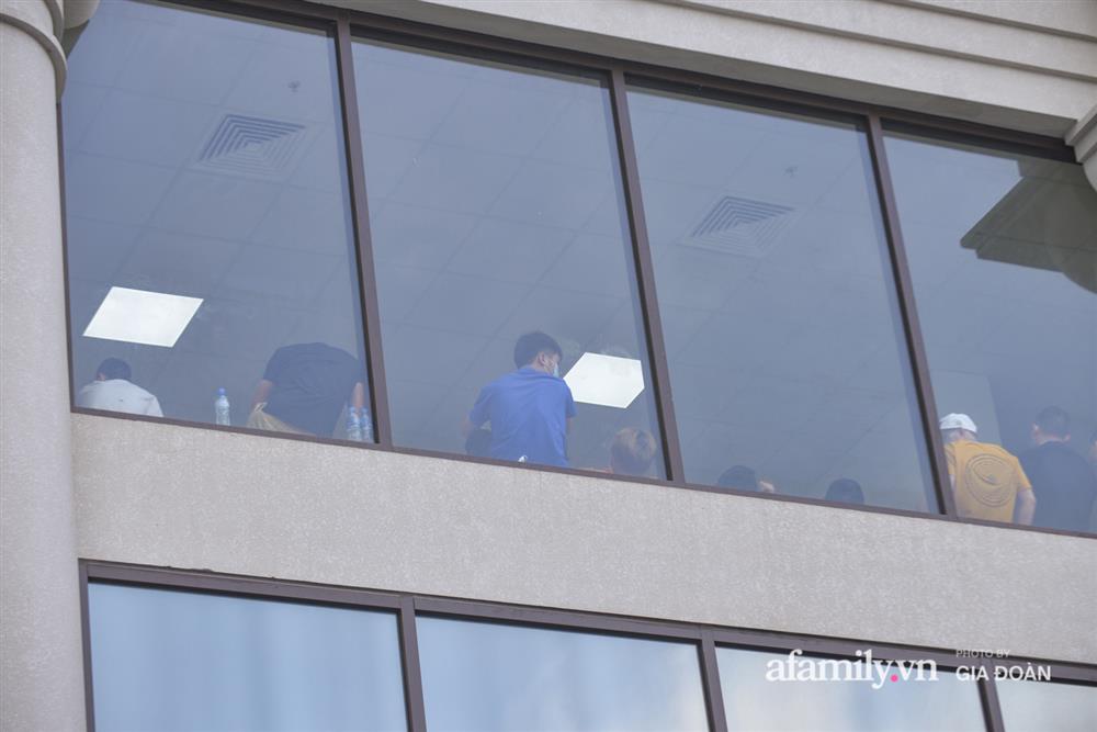 Ảnh: Lực lượng chức năng làm việc với 46 người Trung Quốc nhập cảnh trái phép, thuê chung cư ở phường Cầu Diễn-4