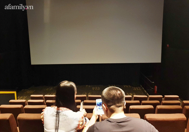 NÓNG: TP.HCM dừng hoạt động cơ sở massage, xông hơi, rạp chiếu phim, quán game từ 18h hôm nay-2