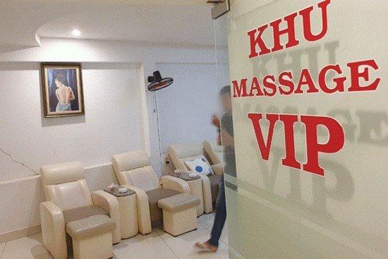 NÓNG: TP.HCM dừng hoạt động cơ sở massage, xông hơi, rạp chiếu phim, quán game từ 18h hôm nay