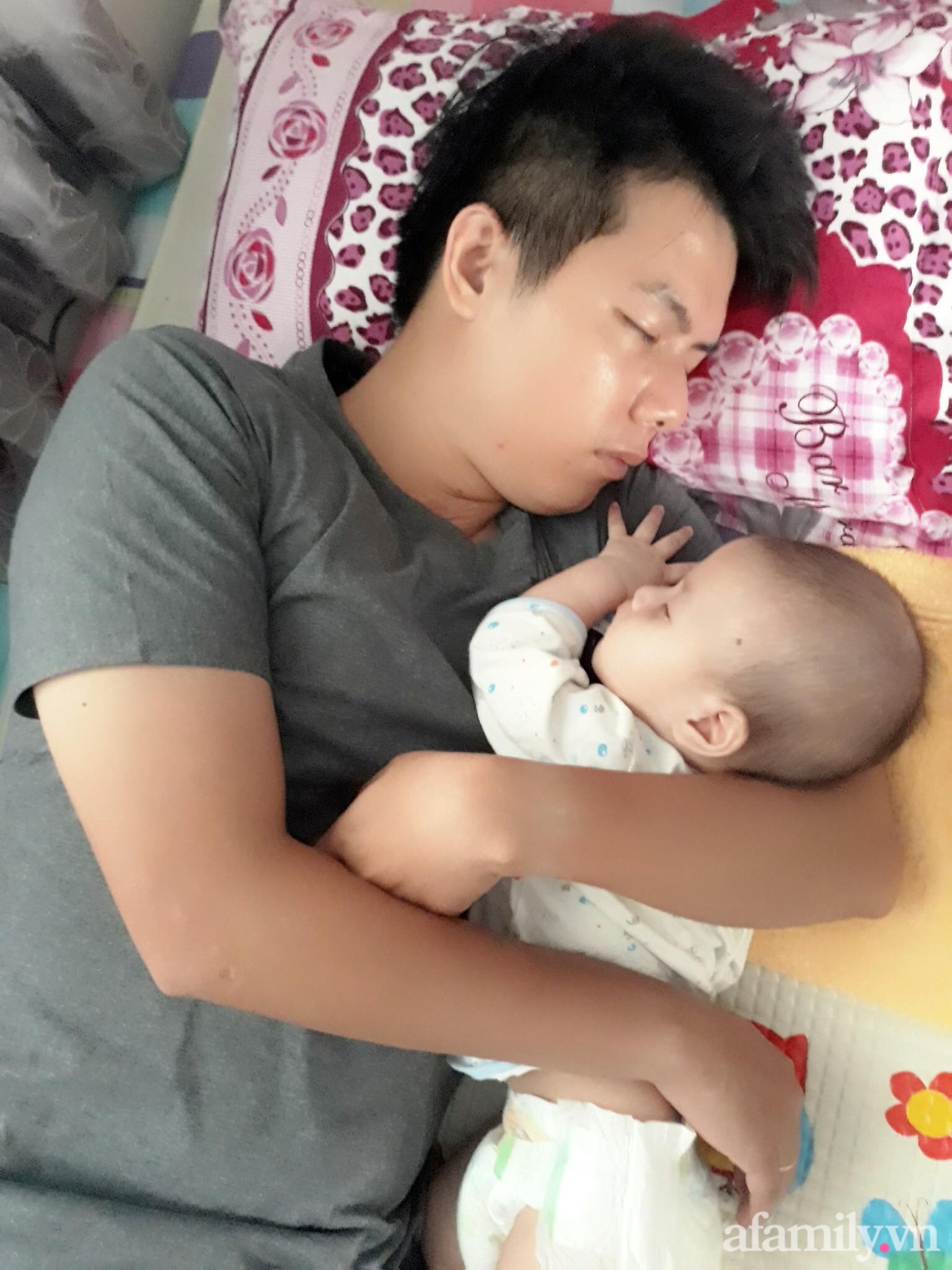 Thương vợ vất vả vì con bám mẹ, ông bố nghĩ ra chiêu bá đạo khiến dân tình vừa phì cười vừa xuýt xoa: Kiếm đâu ra anh chồng đáng yêu thế này-3