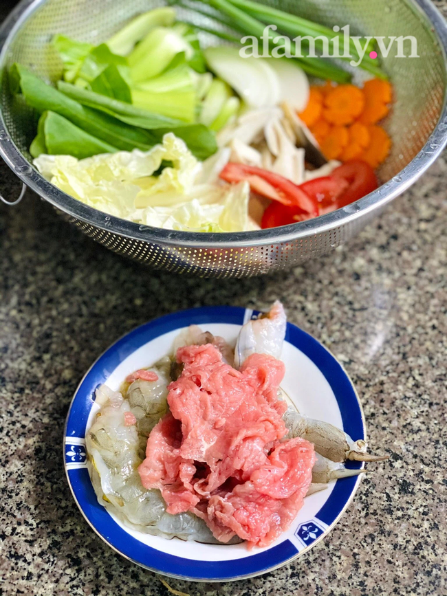 Ngày nghỉ cuối, bữa tối muốn lười thì làm đĩa mì xào, vừa ngon vừa đẹp lại đủ chất-1