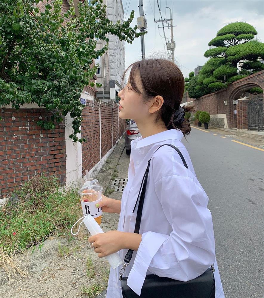 Diện áo sơ mi thì để kiểu tóc nào là sang xịn mịn nhất? Gái Hàn sành điệu mách bạn 5 gợi ý chuẩn chỉnh-1