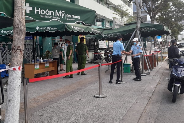 14 nhân viên y tế Bệnh viện ĐKKV Phúc Yên từng đến quán bar Sunny, 1 người có kết quả dương tính lần 1 với SARS-CoV-2-1