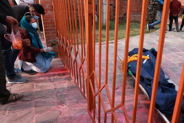 Lời kể của nữ phóng viên giữa bão Covid-19 rung chuyển Nepal: Thảm họa đang bày ra trước mắt tôi, suy sụp hoàn toàn nhưng vẫn phải gắng gượng-1