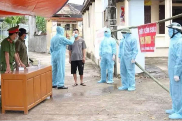 Hà Nội: Lịch trình chóng mặt của ca dương tính mới phát hiện, đến nhiều quán ăn, gặp nhiều người-2