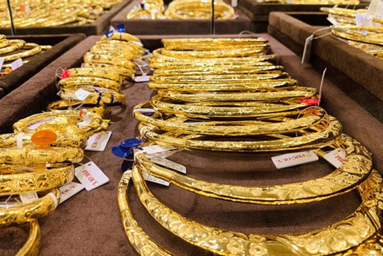 Giá vàng hôm nay 4/5: Bất ngờ đảo chiều, USD giảm, vàng tăng nhanh