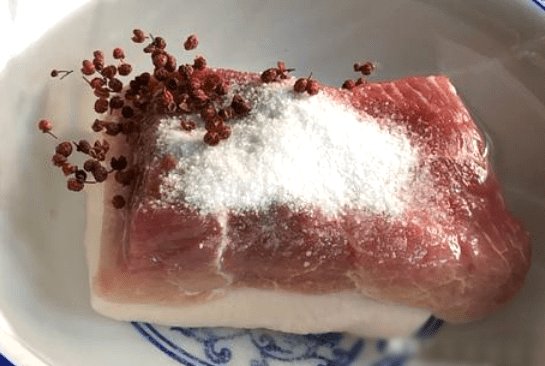 Cách giữ thịt lợn tươi ngon như mới mua mà không cần để đông đá trong tủ lạnh-3