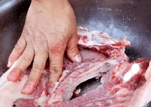 Cách giữ thịt lợn tươi ngon như mới mua mà không cần để đông đá trong tủ lạnh-4