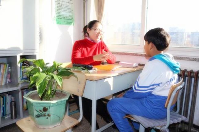 Cha mẹ thường nói những lời này với cô giáo, cô giáo sẽ tự chăm sóc con cái một cách chu toàn, hiệu quả hơn là việc tặng quà”-3