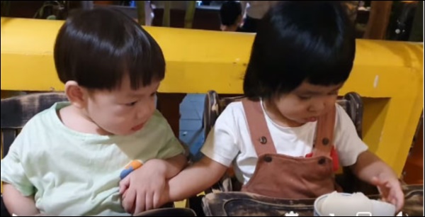 Đâu&nbsp;chỉ Bi béo mới là cây tấu hài, cậu út nhà Xuân Bắc cũng đầy tiềm năng, tán gái như thần, các mẹ khen Không hổ danh con bố Núi-3