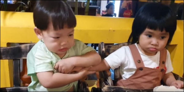 Đâu&nbsp;chỉ Bi béo mới là cây tấu hài, cậu út nhà Xuân Bắc cũng đầy tiềm năng, tán gái như thần, các mẹ khen Không hổ danh con bố Núi-4