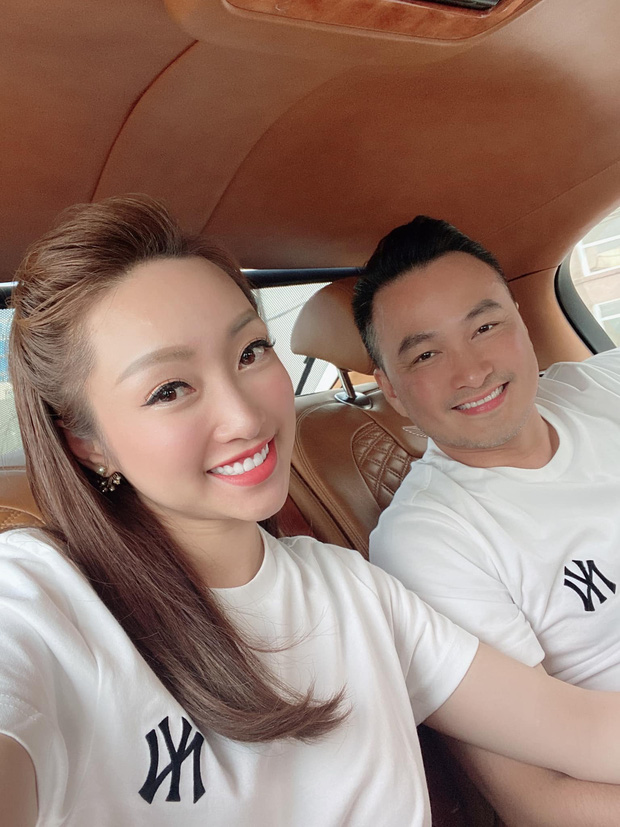 Bà xã Chi Bảo khoe được chồng tặng biệt thự view biển siêu đồ sộ, phản ứng lầy lội khiến dân tình phải bật cười-7