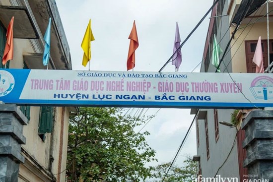Thông tin mới nhất vụ thầy giáo tát, đạp học sinh trên bục giảng ở Bắc Giang: Trường quyết định chấm dứt hợp đồng với thầy