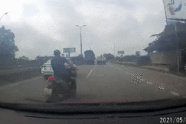 Đánh võng, vượt ẩu trên đường, nam thanh niên đi Exciter gặp nạn