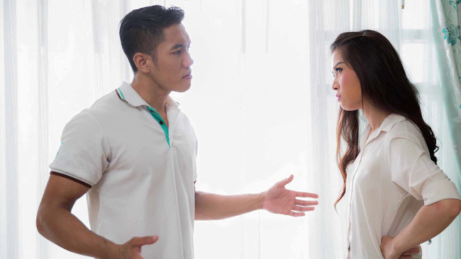 Gia đình đang êm ấm chị dâu đùng đùng đòi ly hôn, chìa đôi bàn tay cụt 1 ngón khiến bố mẹ tôi ngã quỵ-2