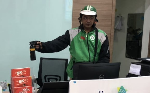 Xông vào cửa hàng Viettel ở Sài Gòn xịt hơi cay nữ nhân viên, cướp hơn 200 triệu đồng-1