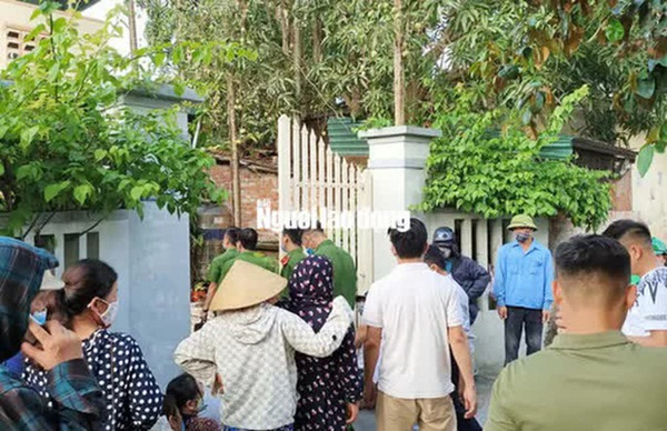 Con trai nghi ngáo đá cắt cổ mẹ tử vong-1