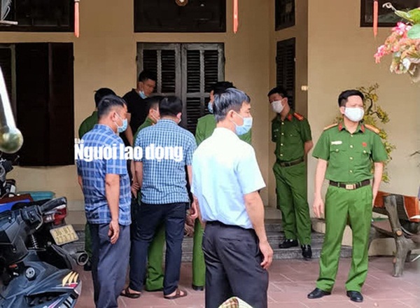 Con trai nghi ngáo đá cắt cổ mẹ tử vong-2