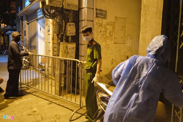 Phong tỏa nơi ở của bác sĩ mắc Covid-19 tại Hà Nội-5