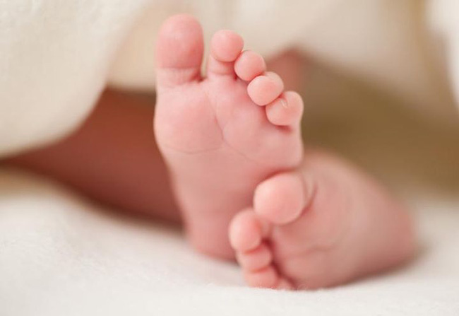 3 tư thế ngủ ảnh hưởng đến chiều cao của trẻ, mẹ không giúp sửa thì con có thể bị lùn trong tương lai-1
