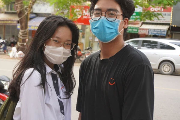 Một trường tiểu học và một trường cấp 2 cho nghỉ khẩn cấp vì có học sinh là F1-2