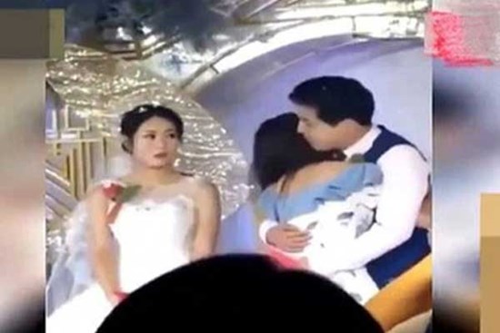 Chú rể ôm gái lạ khóc rất lâu trong hôn lễ, để mặc cô dâu như người tàng hình, dân tình xôn xao truy tìm sự thật