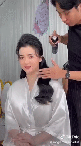 HOT: Xuất hiện video vợ chồng ông Dũng lò vôi đi hỏi vợ cho cậu con trai, bà Phương Hằng tận tay trao sính lễ và buộc miệng nói một câu siêu ngọt dành cho con dâu-4