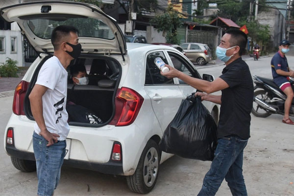 Hải Dương khẩn cấp tìm người trên xe buýt, đến quán lẩu, quán nước nơi bệnh nhân nghi mắc Covid-19 từng ghé qua-1