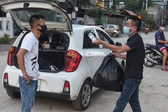 Sau đêm đi bar 'giải ngố', nhiều người dân Phúc Yên thành F1