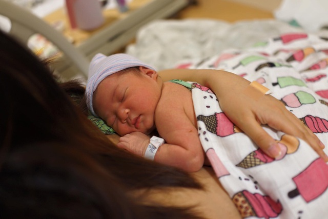 Vợ kém 17 tuổi của anh Hai Lam Trường kể chuyện đi đẻ cực hài, tiết lộ cả vấn đề giường chiếu sau sinh-3