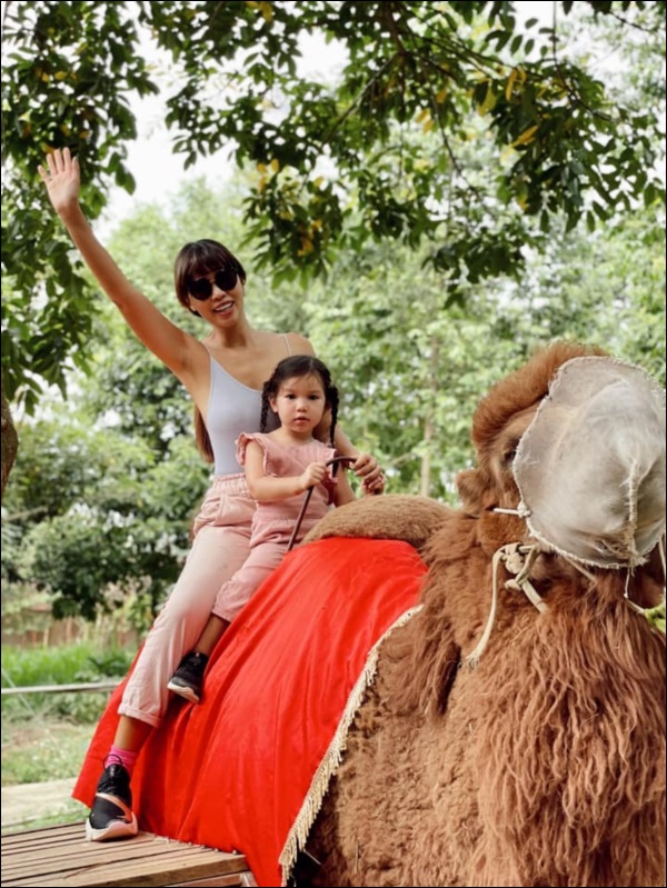 Siêu mẫu Hà Anh chia sẻ bí quyết vàng giúp con tự tin: Nghe thì đơn giản nhưng rất cần mẹ Việt thay đổi tư duy-5