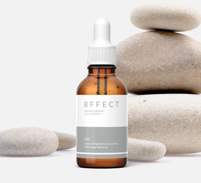 Da mất độ ẩm trong mùa hè: Bác sĩ điểm mặt từng lọ sữa rửa mặt và serum cấp ẩm giúp cứu nguy kịp thời-6
